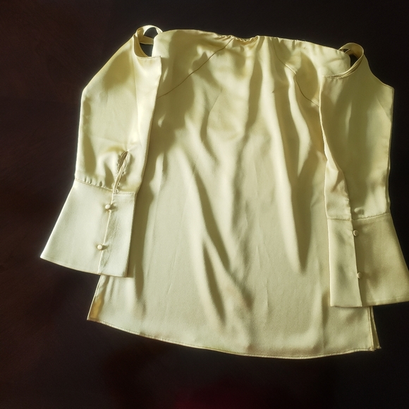 🆕️ Off Shoulder Top - Picture 1 of 5